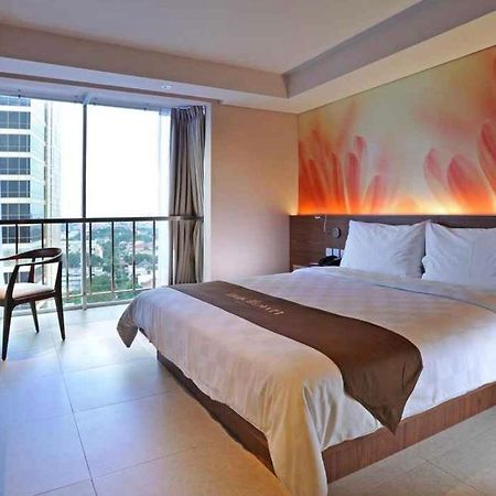 Midtown Hotel Surabaya Exteriör bild