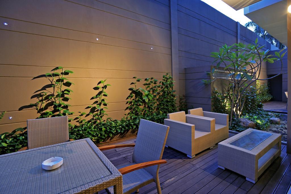 Midtown Hotel Surabaya Exteriör bild