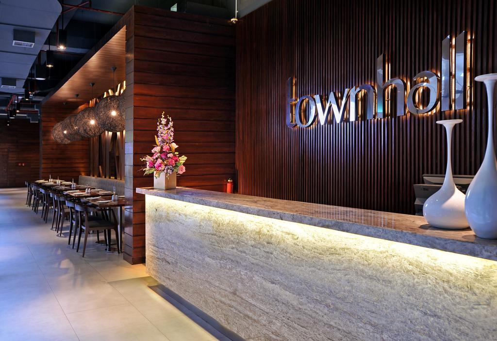 Midtown Hotel Surabaya Exteriör bild