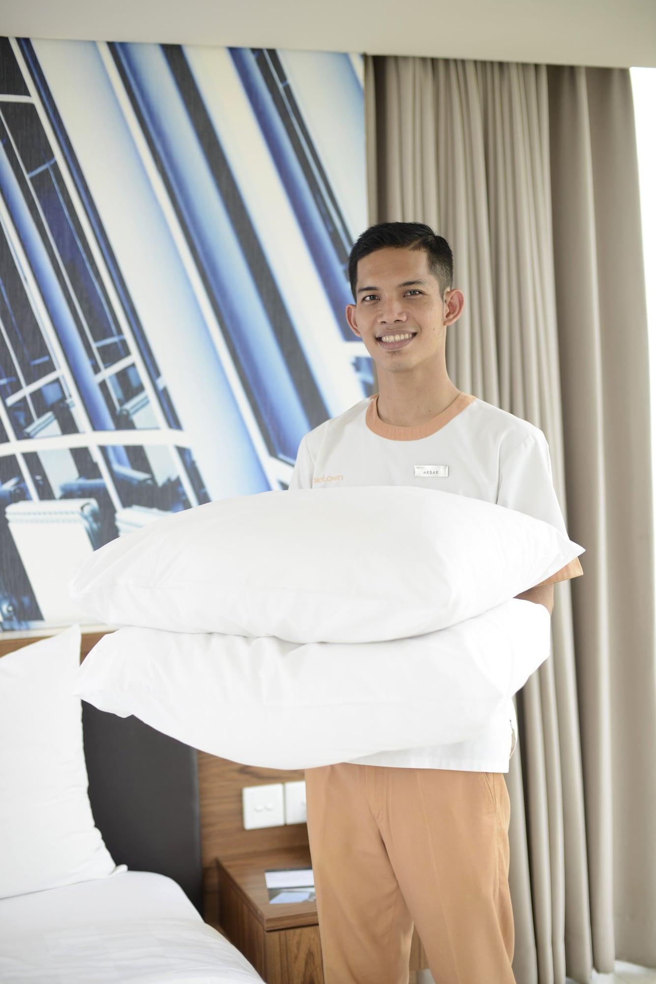 Midtown Hotel Surabaya Exteriör bild