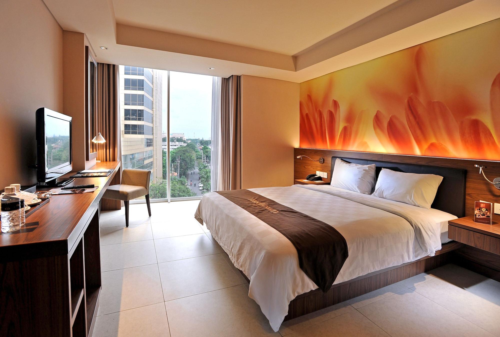 Midtown Hotel Surabaya Exteriör bild