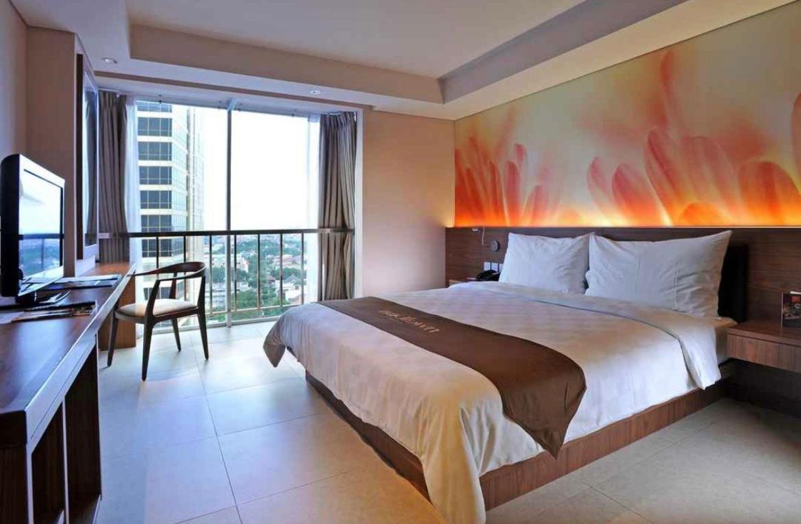 Midtown Hotel Surabaya Exteriör bild