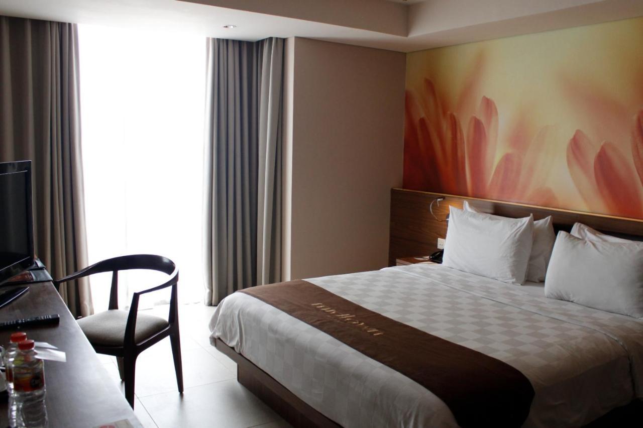 Midtown Hotel Surabaya Exteriör bild