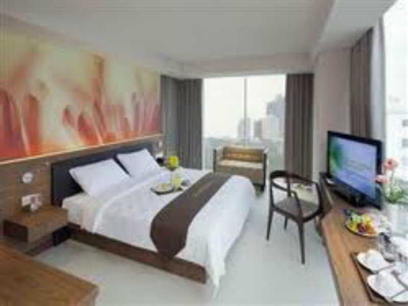 Midtown Hotel Surabaya Exteriör bild