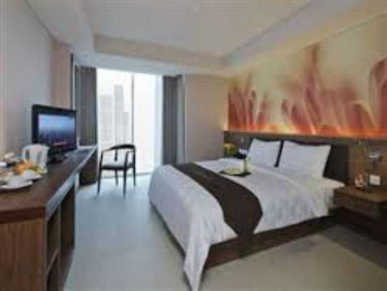 Midtown Hotel Surabaya Exteriör bild