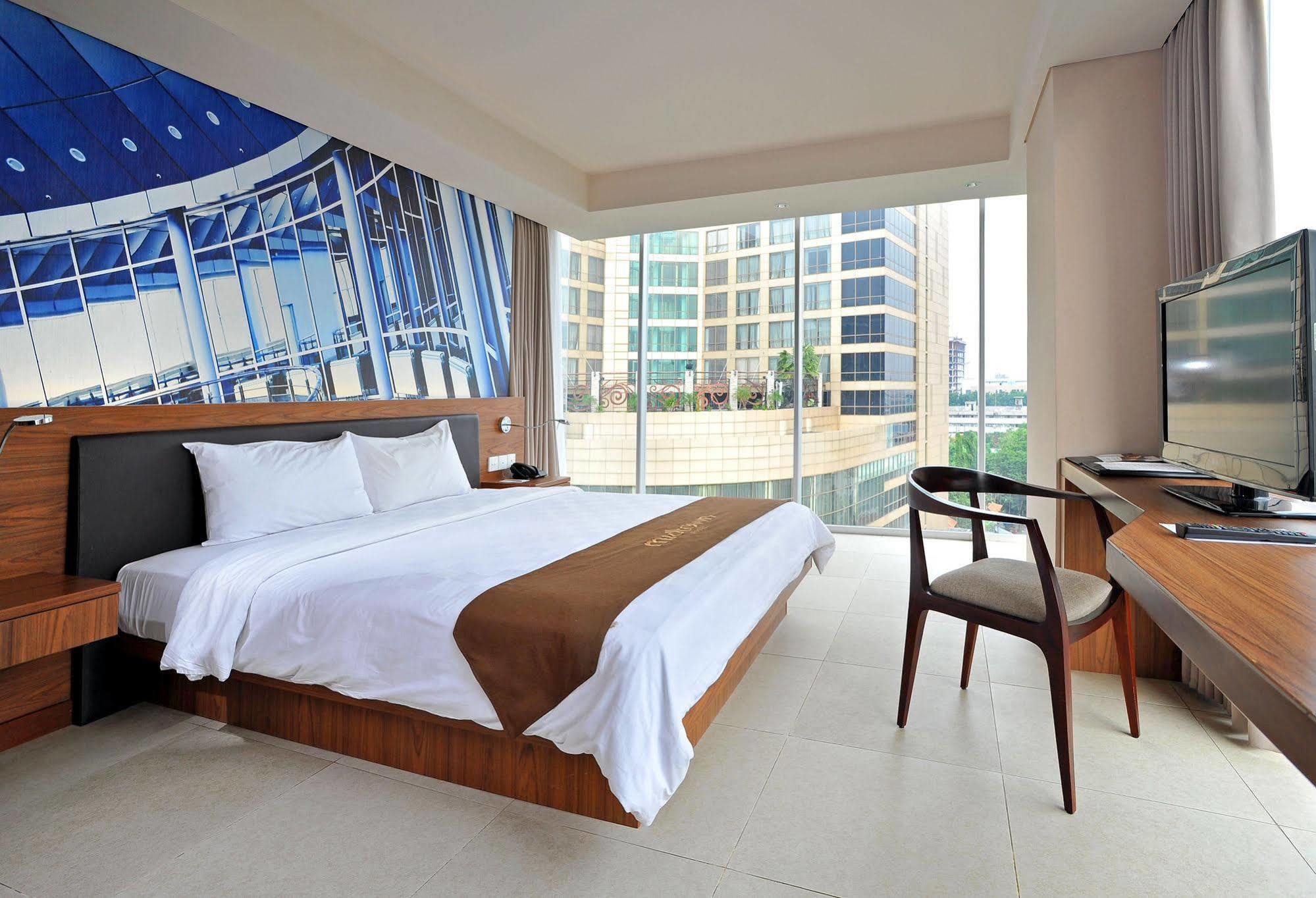 Midtown Hotel Surabaya Exteriör bild