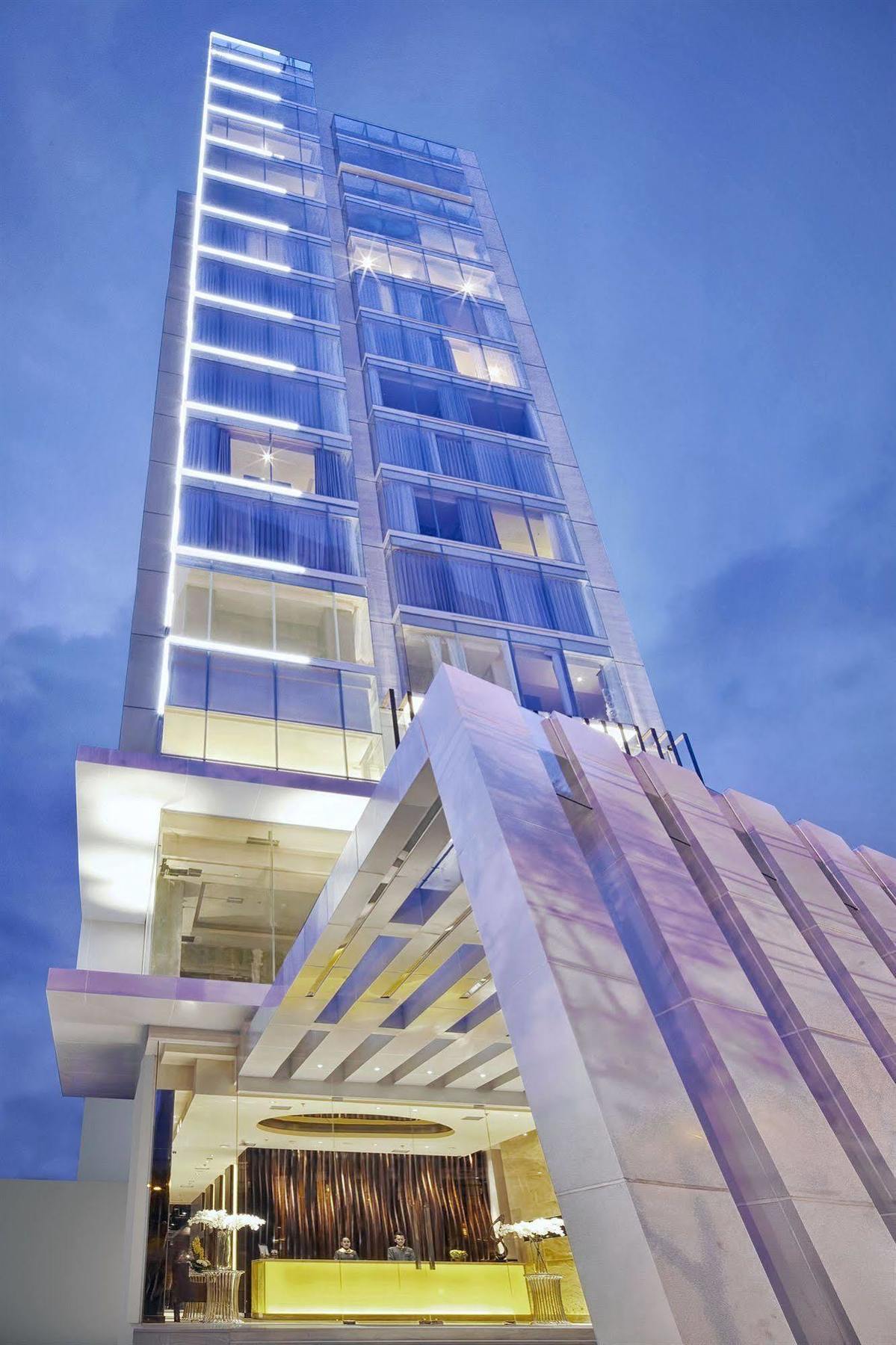 Midtown Hotel Surabaya Exteriör bild