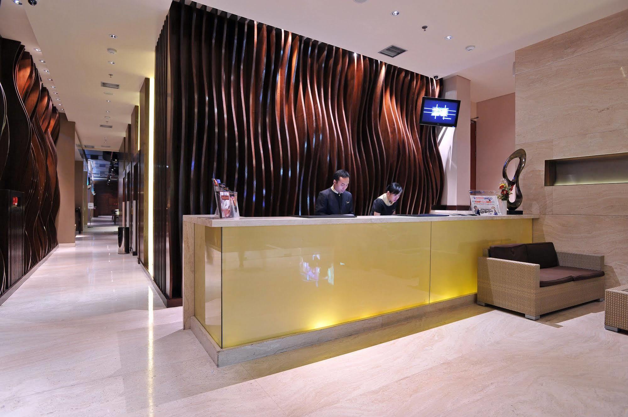 Midtown Hotel Surabaya Exteriör bild