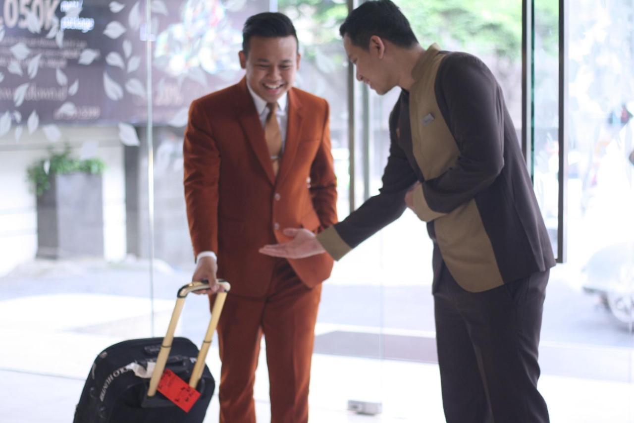 Midtown Hotel Surabaya Exteriör bild